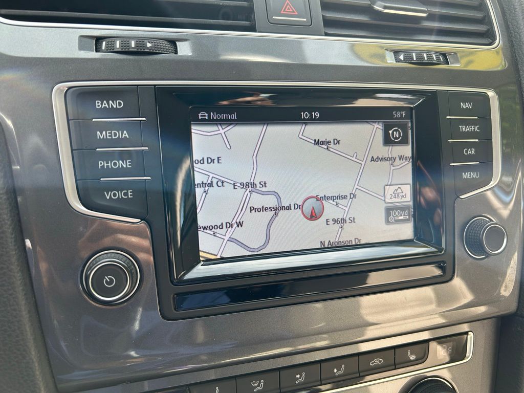 2015 Volkswagen e-Golf SEL Premium 26