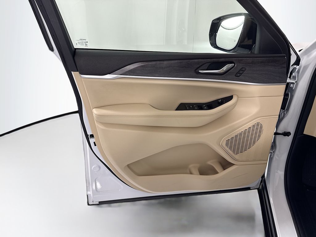 Thumbnail: 2025 Jeep Grand Cherokee L - 25