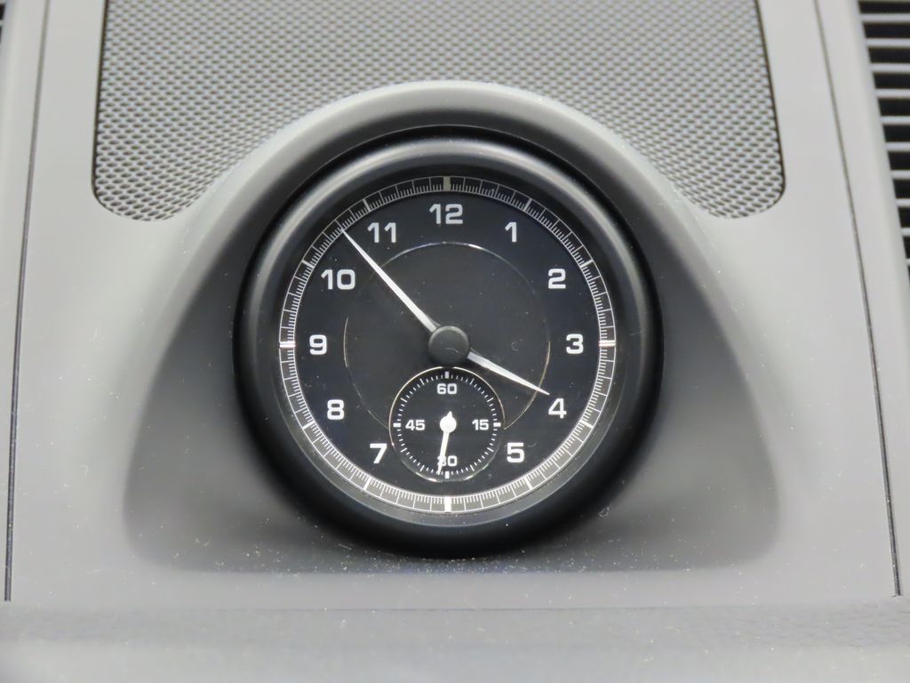 Thumbnail: 2023 Porsche Macan - 23