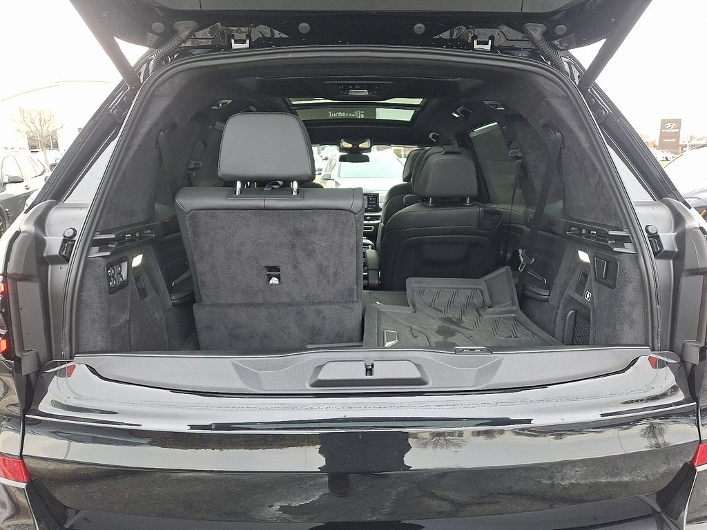 Thumbnail: 2025 BMW X7 - 32