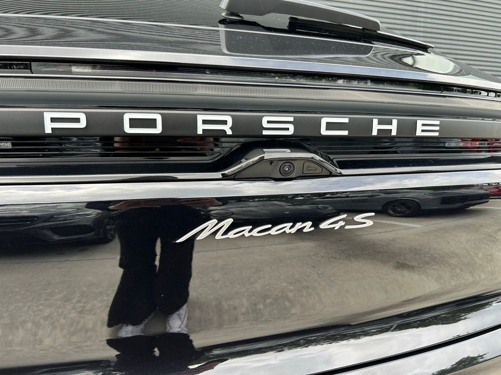 Thumbnail: 2025 Porsche Macan - 14
