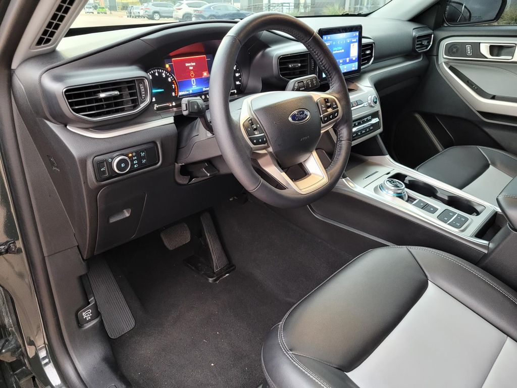 used 2024 Ford Explorer car, priced at $28,000