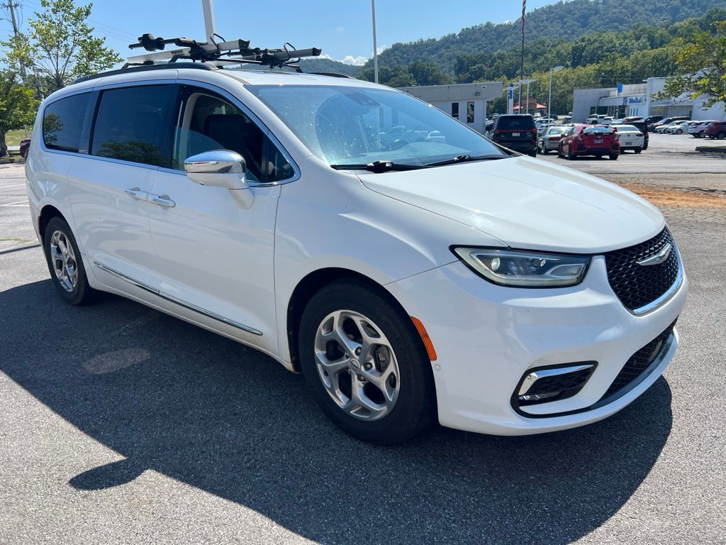 2022 Chrysler Pacifica photo 1