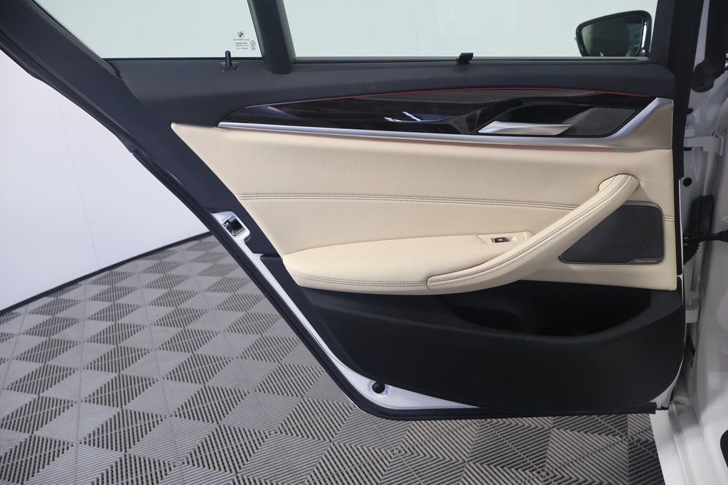 Thumbnail: 2023 BMW 5 Series - 13