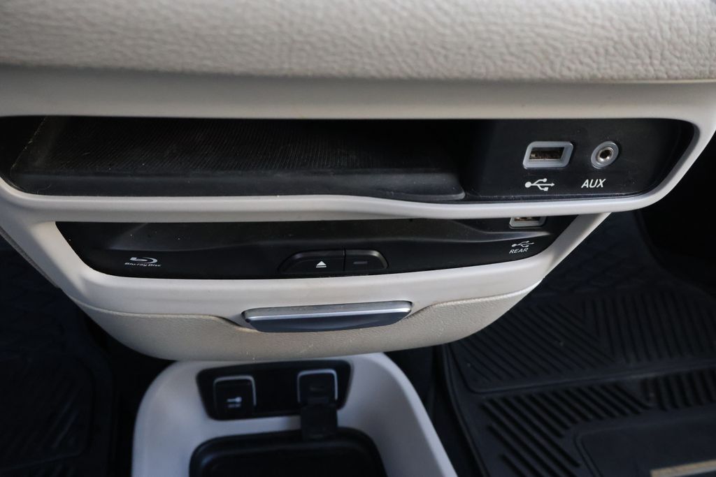 Thumbnail: 2018 Chrysler Pacifica - 28