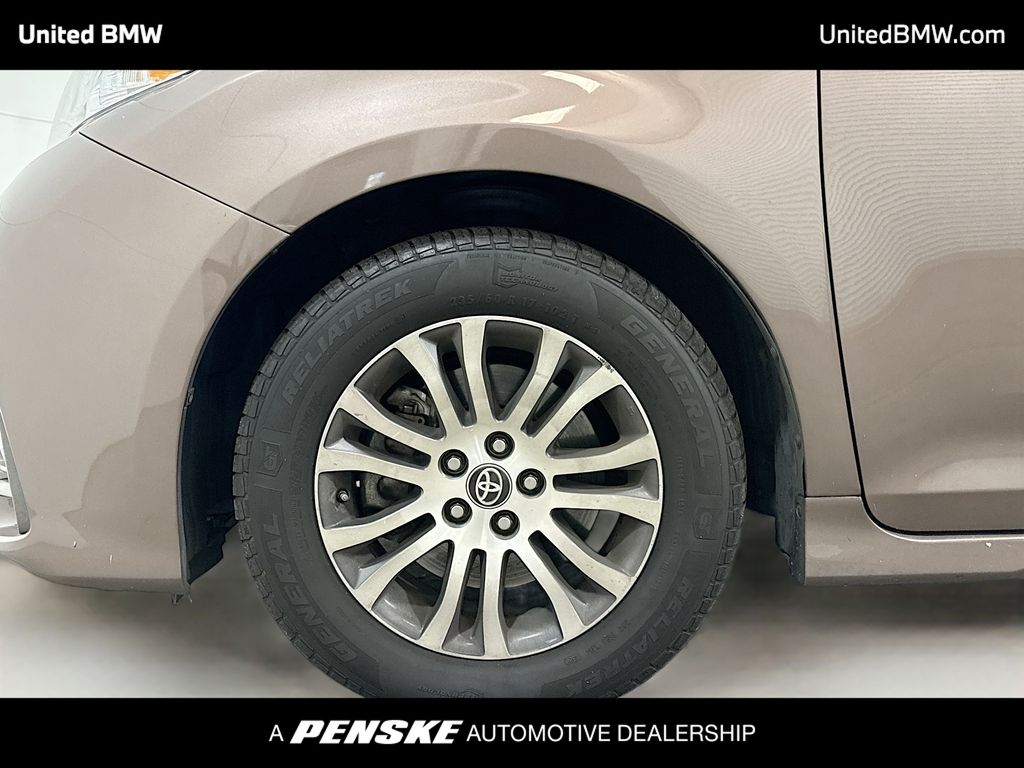 Thumbnail: 2020 Toyota Sienna - 2