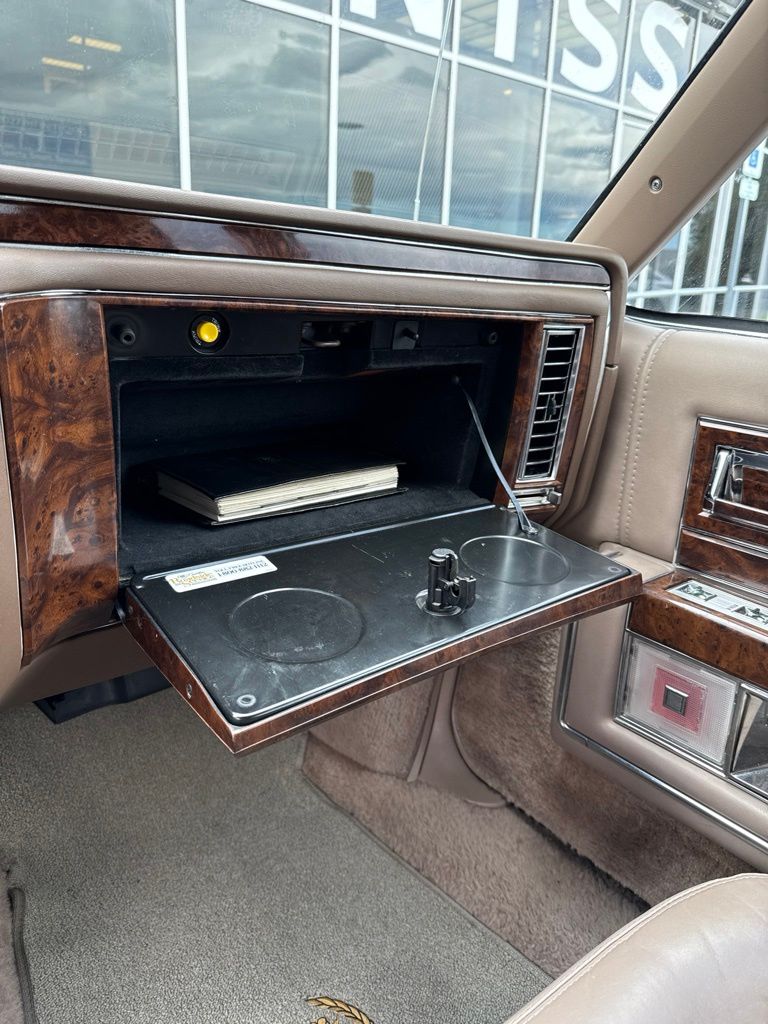 1992 Cadillac Brougham — photo 16