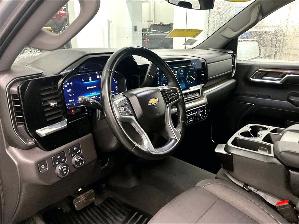 2023 Chevrolet Silverado 1500 — photo 8