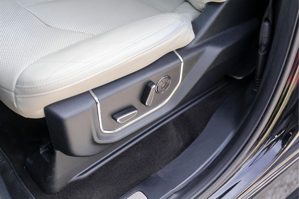 Used Car 2020 Ford Expedition  Platinum For Sale Under $30,000 In Austin, Texas