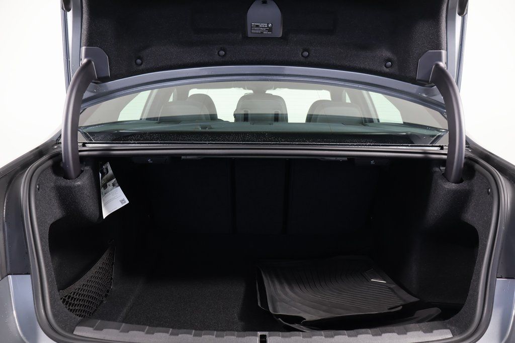 Thumbnail: 2025 BMW 3 Series - 14