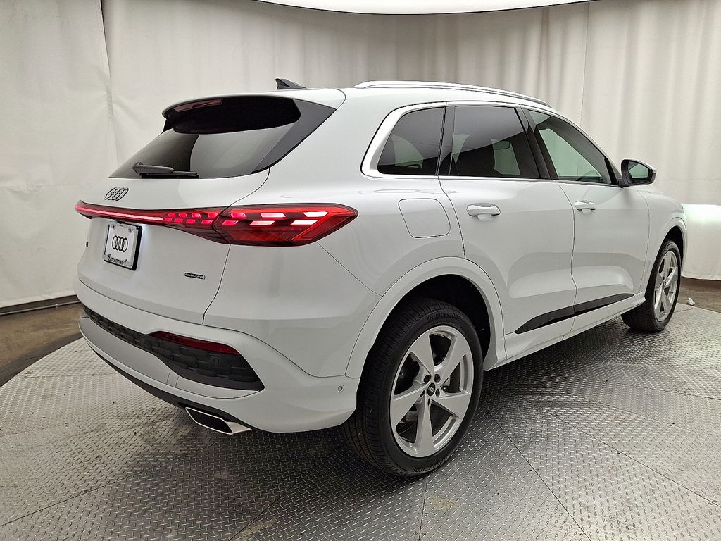 Thumbnail: 2025 Audi Q5 - 3