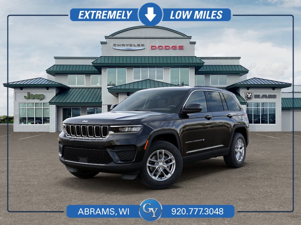 Diamond Black Crystal Pearlcoat 2026 Jeep Grand Cherokee SUV / Crossover Four-Wheel Drive 8-Speed Automatic