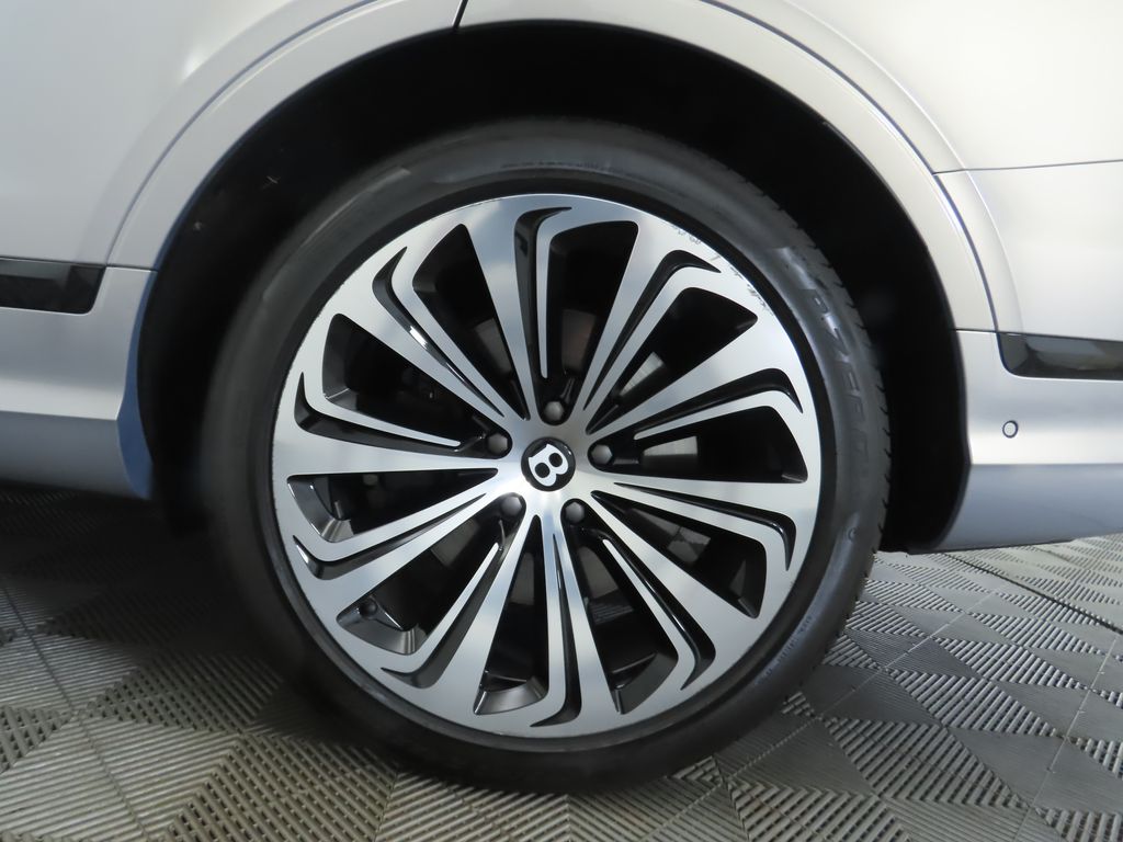 Thumbnail: 2022 Bentley Bentayga - 32