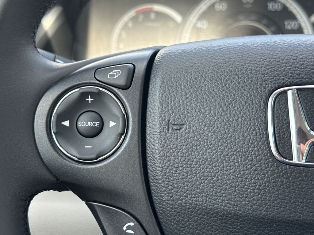 Used 2014  Honda EX-L image 15
