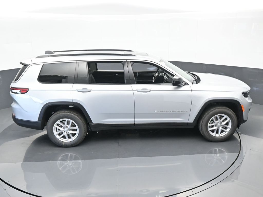 Used 2024 Silver Zynith Jeep Laredo image 44