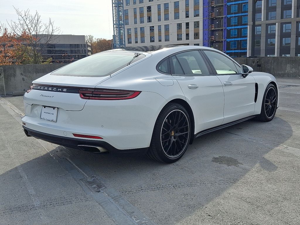 Thumbnail: 2019 Porsche Panamera - 8
