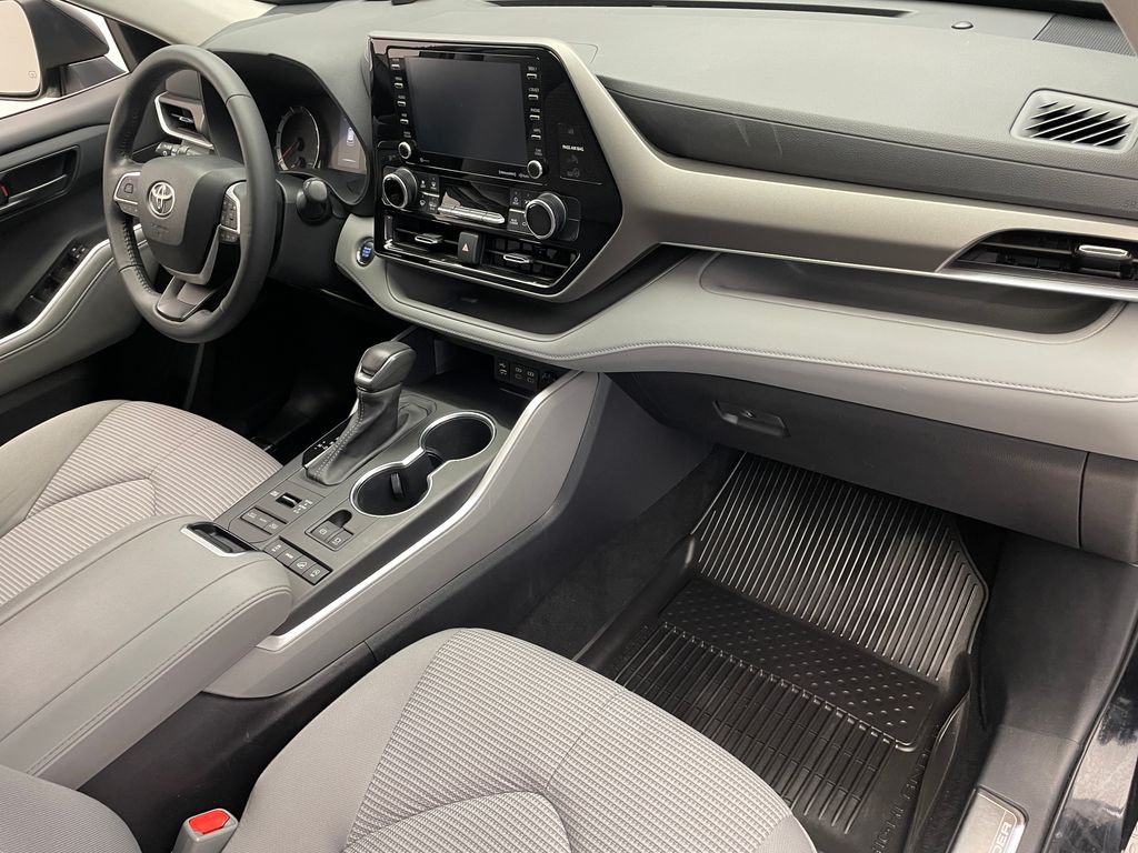 Thumbnail: 2022 Toyota Highlander - 16