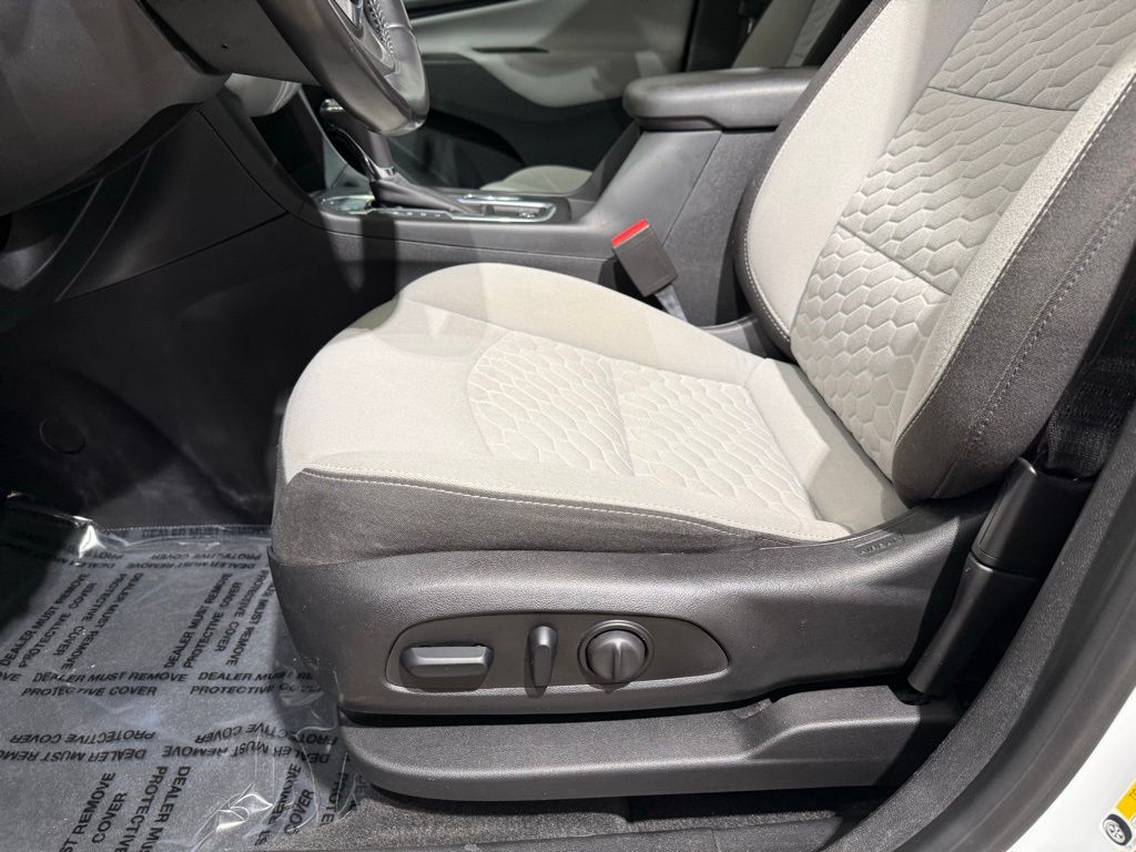 Thumbnail: 2019 Chevrolet Equinox - 14