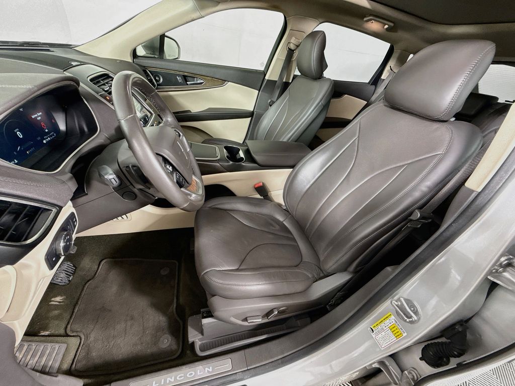 Thumbnail: 2019 Lincoln Nautilus - 21