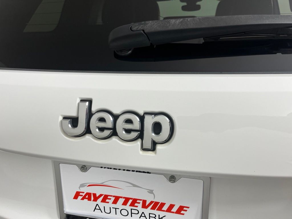 Thumbnail: 2022 Jeep Grand Cherokee - 20