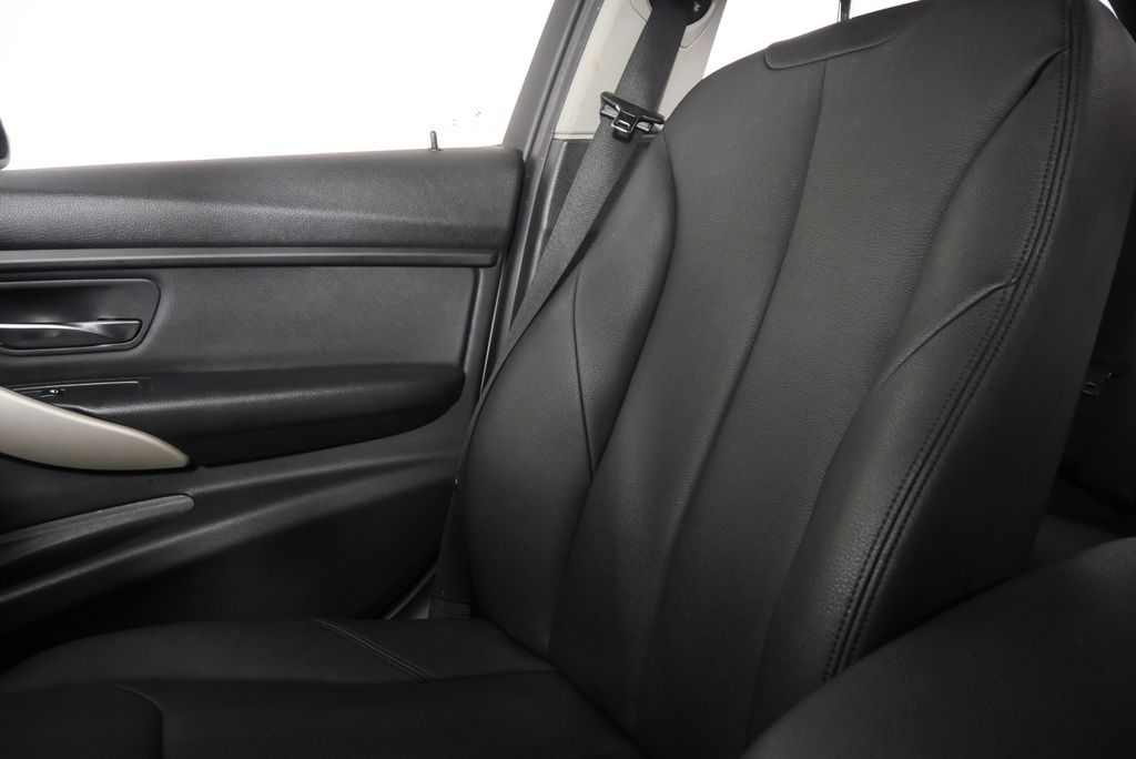 2015 BMW 3 Series 320i xDrive 26