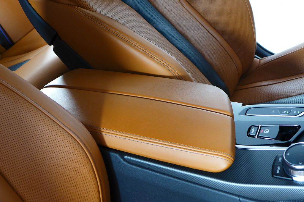 Thumbnail: 2023 BMW M5 - 17