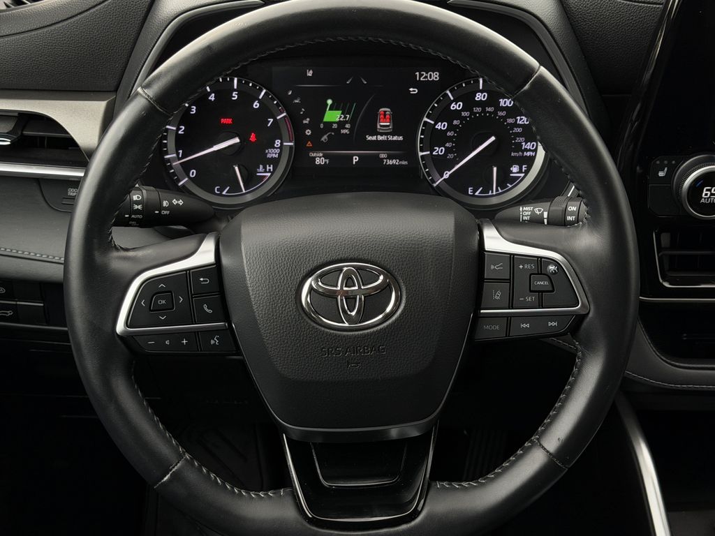 Used 2021 Toyota Highlander SUV
