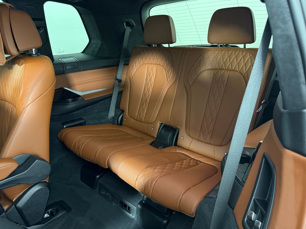 2023 BMW X7 M60i 18