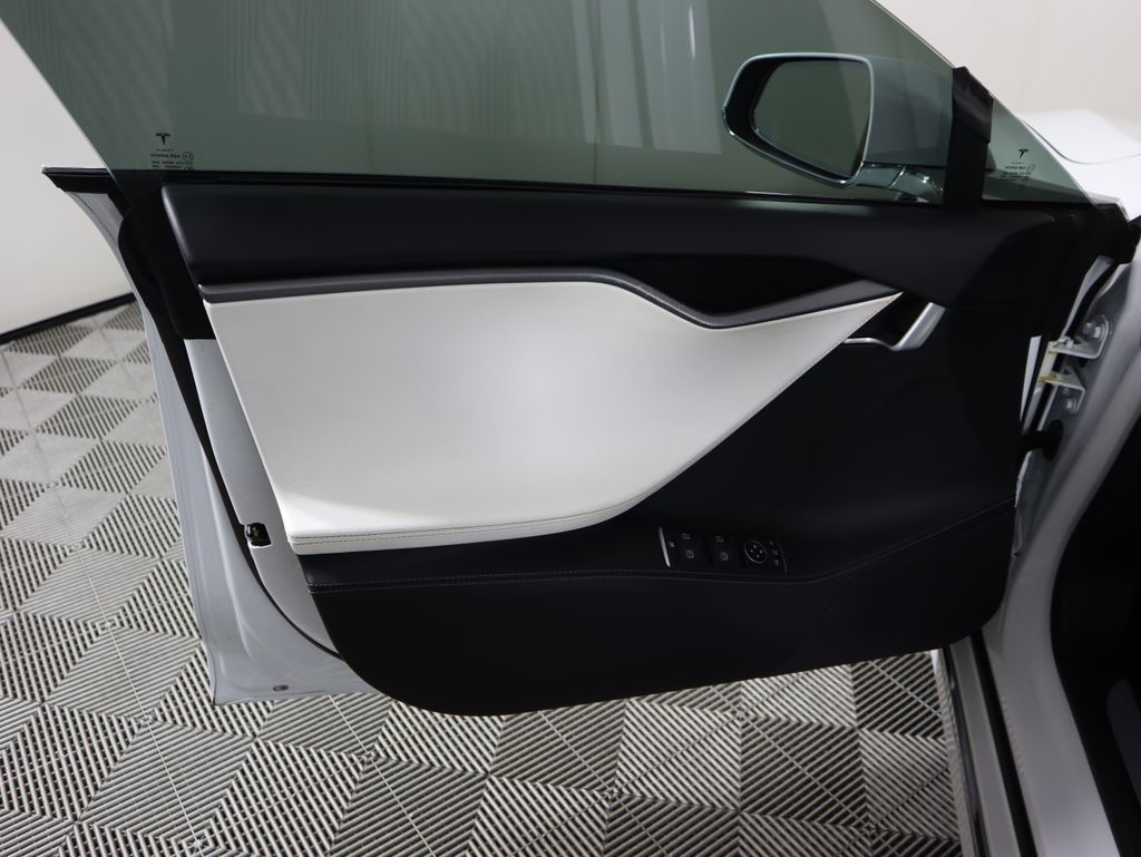 Thumbnail: 2018 Tesla Model S - 26