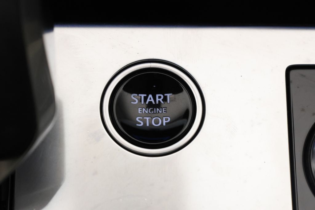 Thumbnail: 2023 Land Rover Range Rover - 25