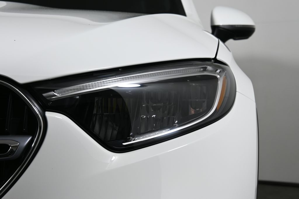 2025 Mercedes-Benz GLC 300 10