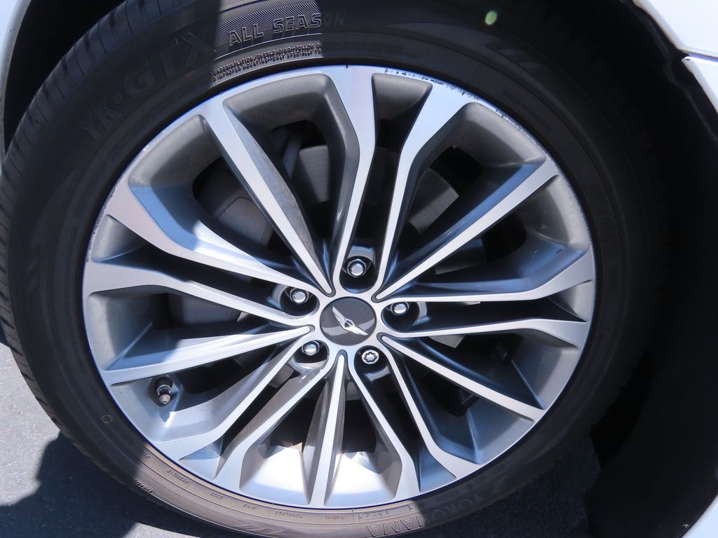 Thumbnail: 2015 Hyundai Genesis - 18
