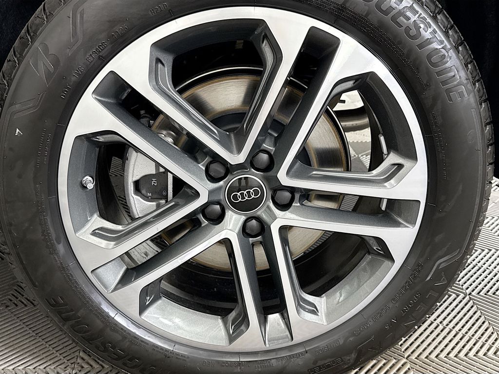 Thumbnail: 2025 Audi Q5 - 30