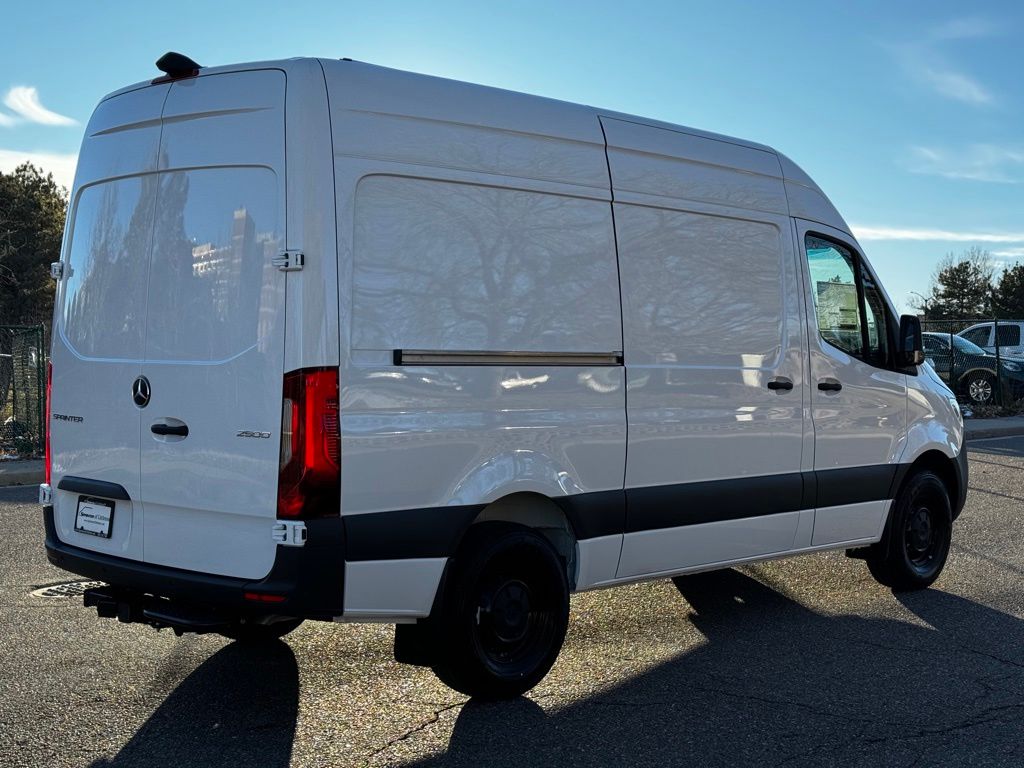 2024 Mercedes-Benz Sprinter 2500 Cargo 144 WB 2