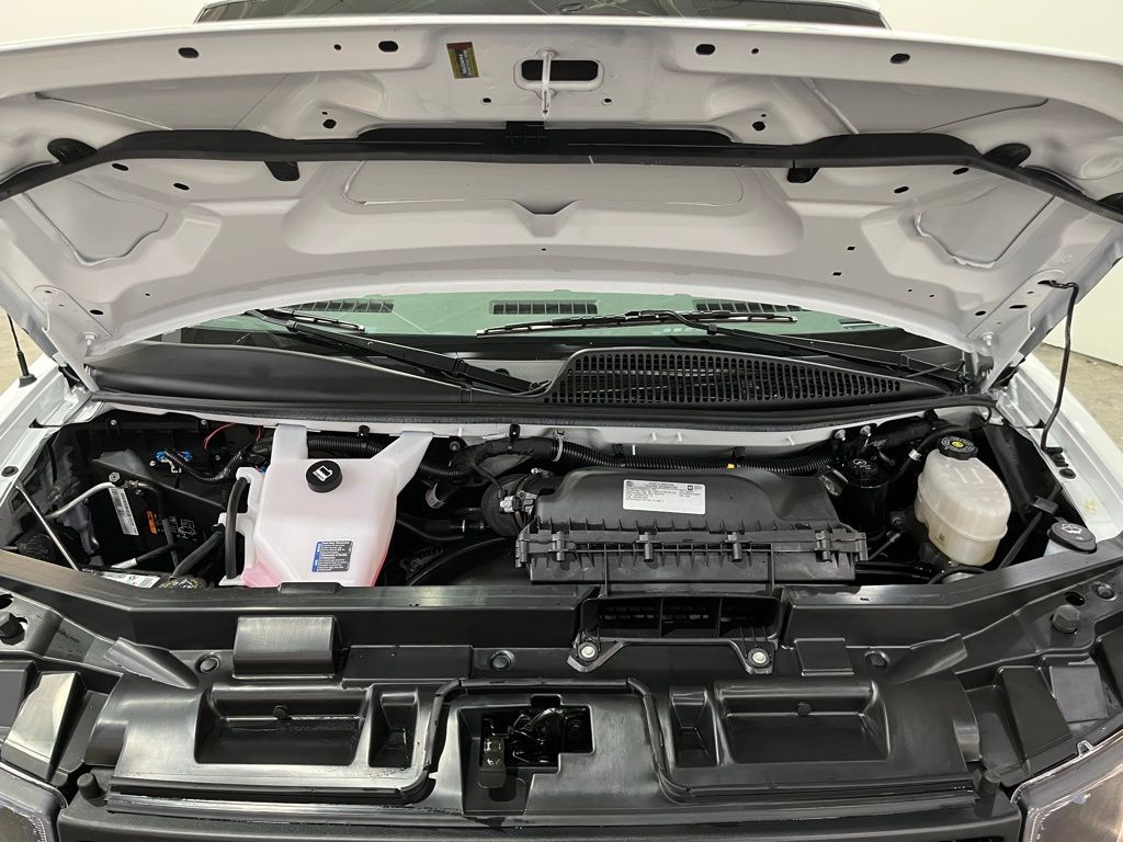 2025 Chevrolet Express 3500 LT