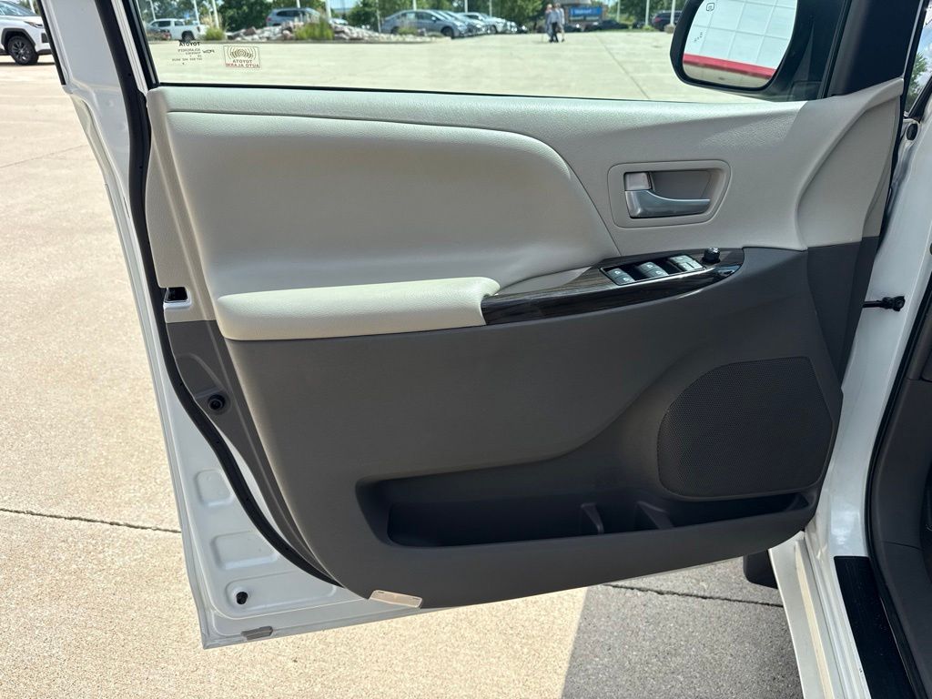 Used 2017 Toyota Sienna Van