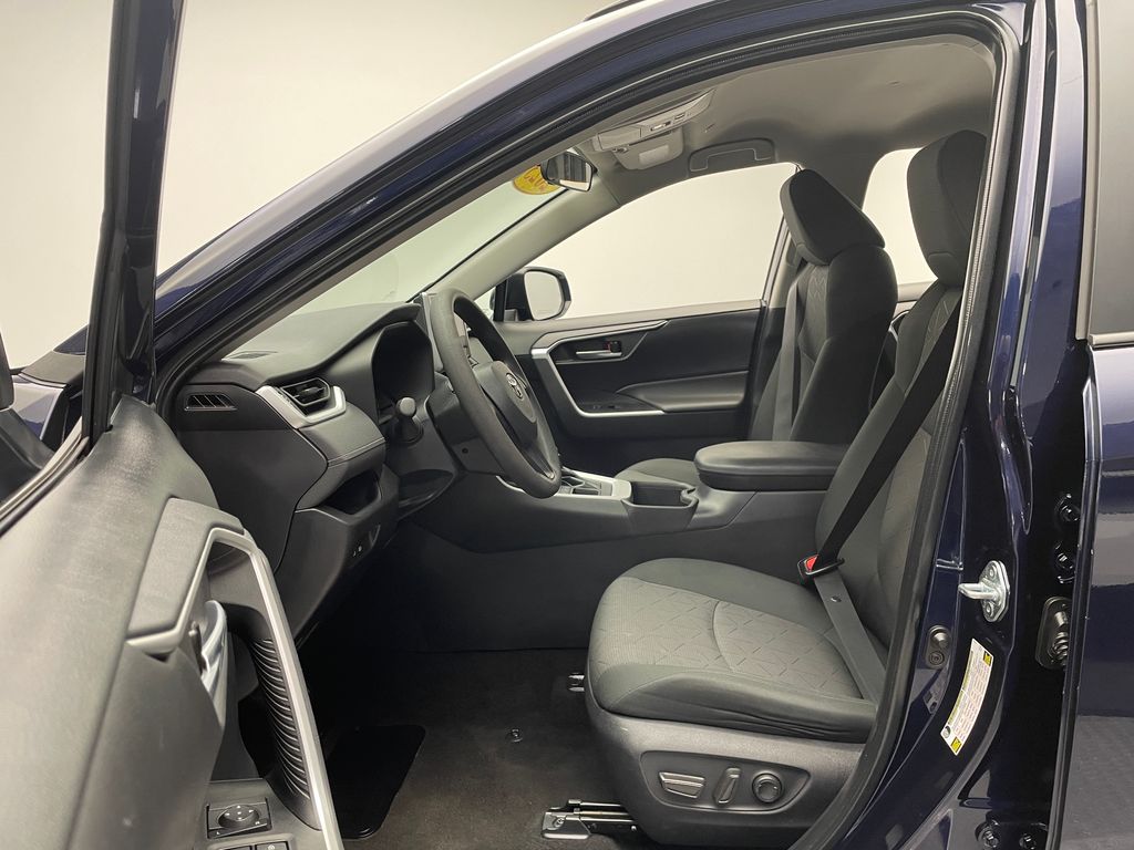 2023 Toyota RAV4 XLE 12