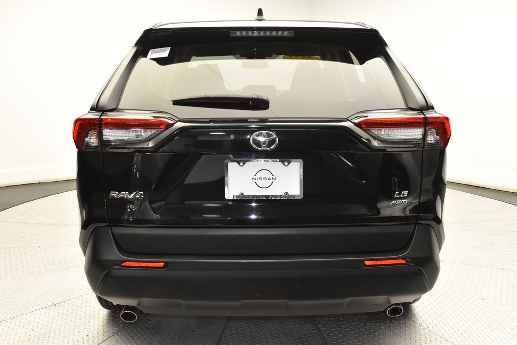 2022 Toyota RAV4 LE 6