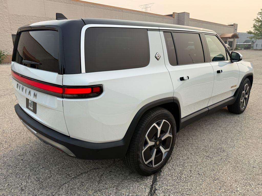Rivian R1S