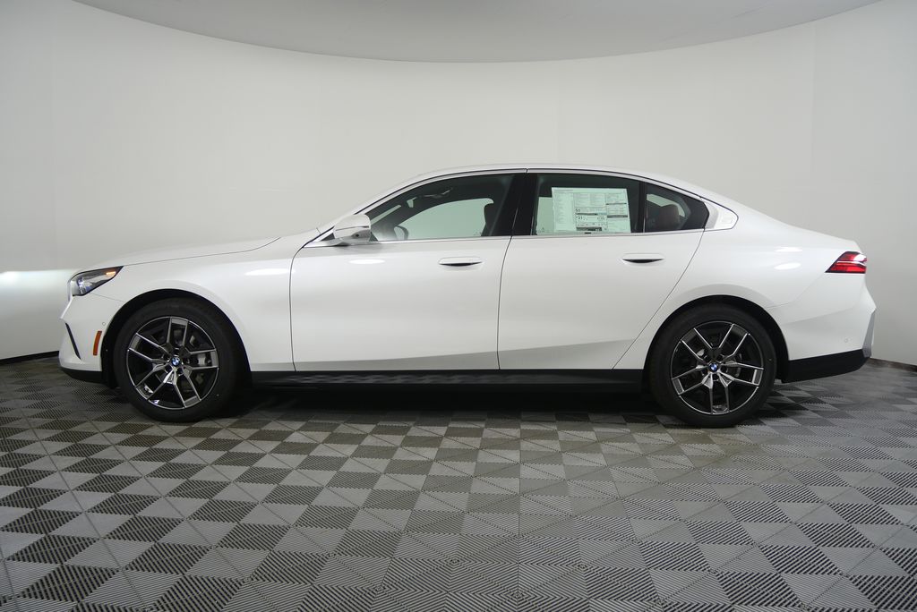 Thumbnail: 2026 BMW 5 Series - 6