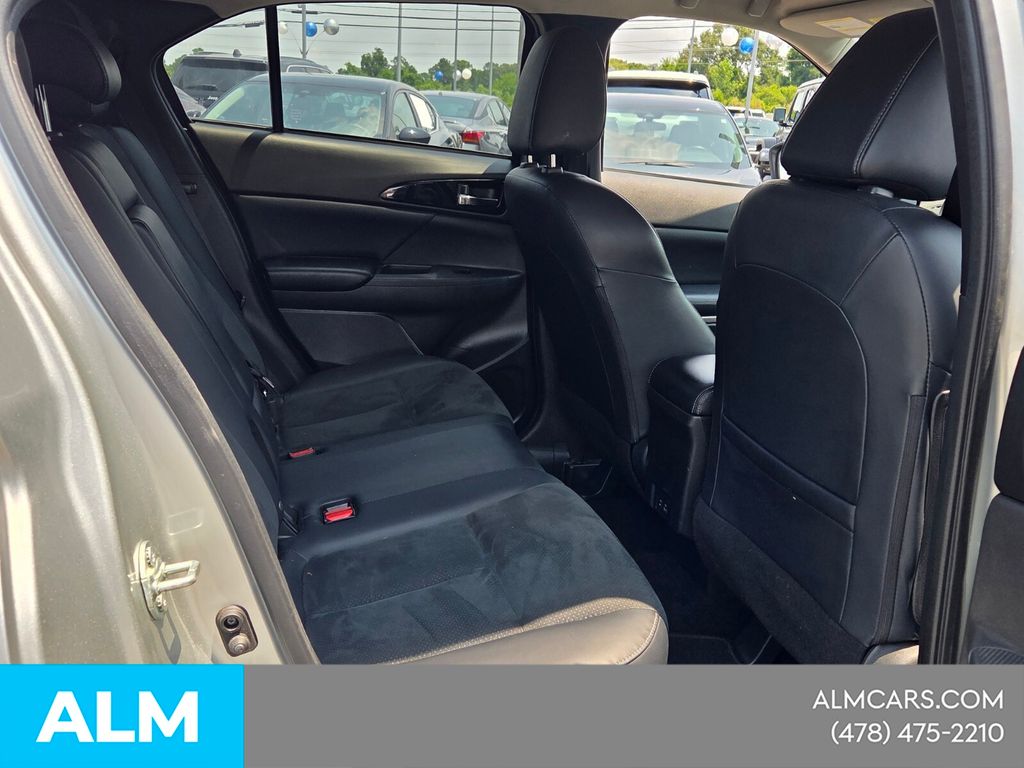 Used 2024 Silver Mitsubishi SE image 16