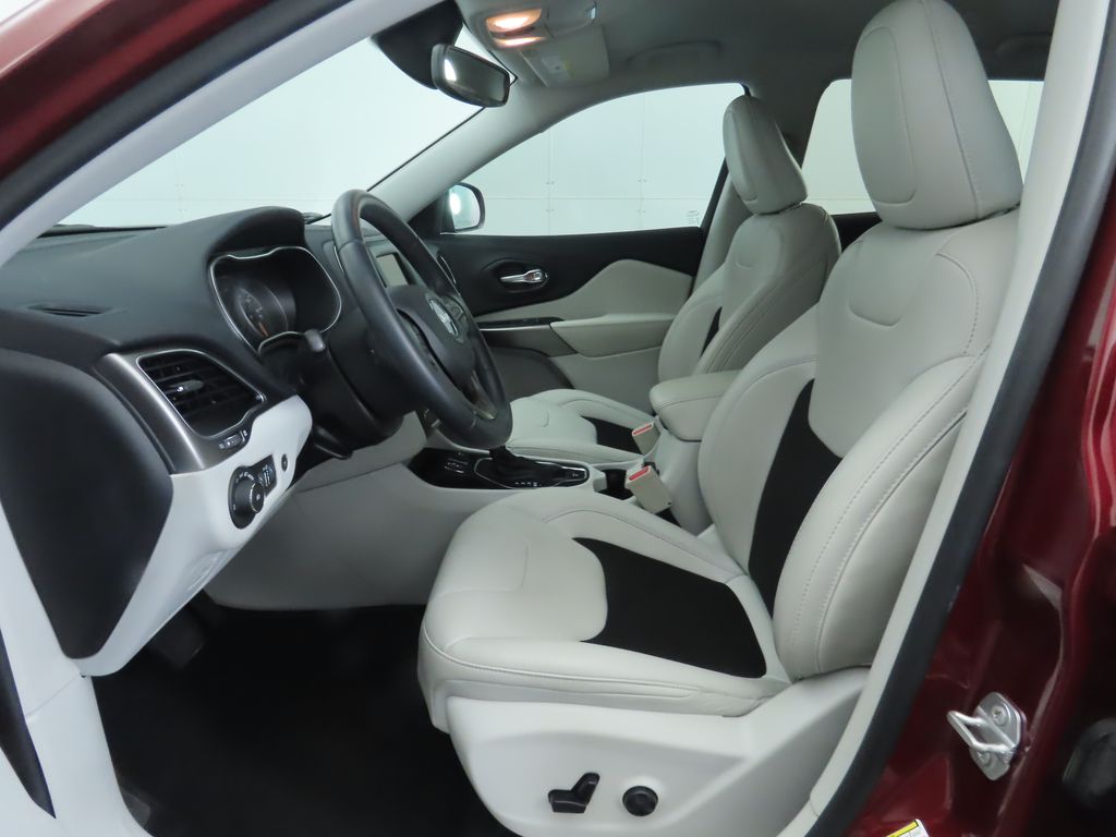 Thumbnail: 2020 Jeep Cherokee - 19