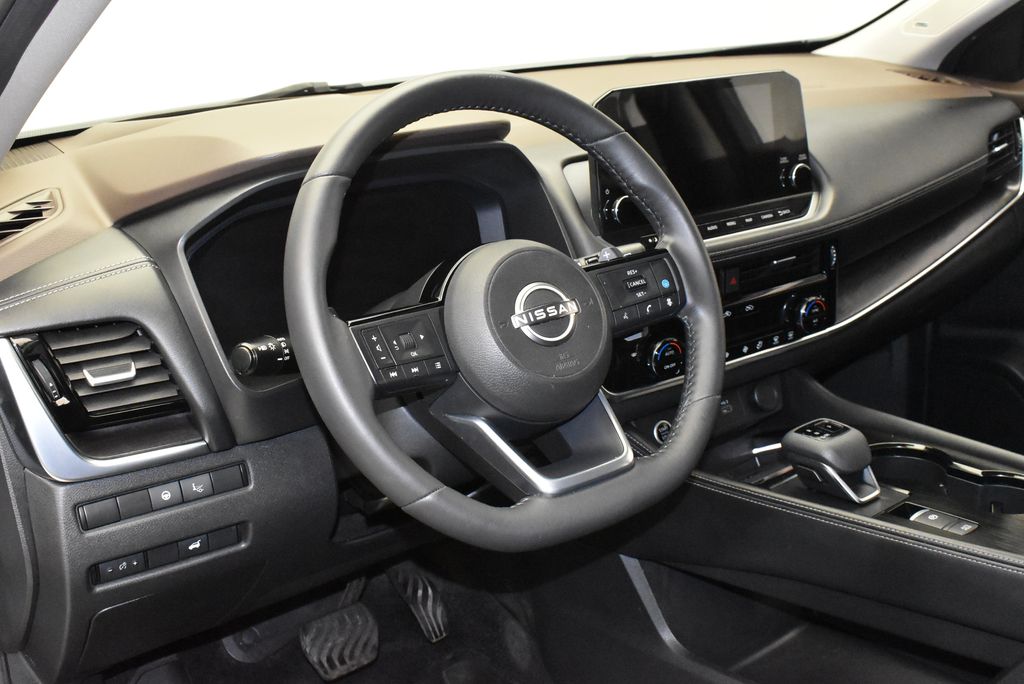 2023 Nissan Rogue Platinum 16