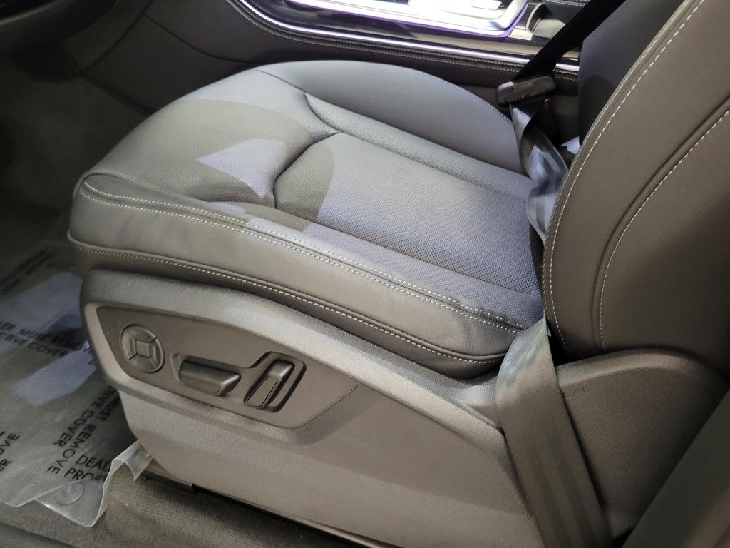 Thumbnail: 2026 Audi Q7 - 26