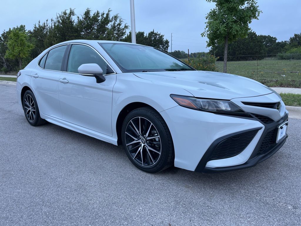 2023 Toyota Camry SE 3