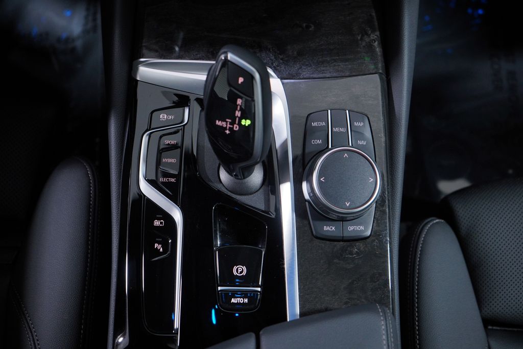 Thumbnail: 2023 BMW 5 Series - 14