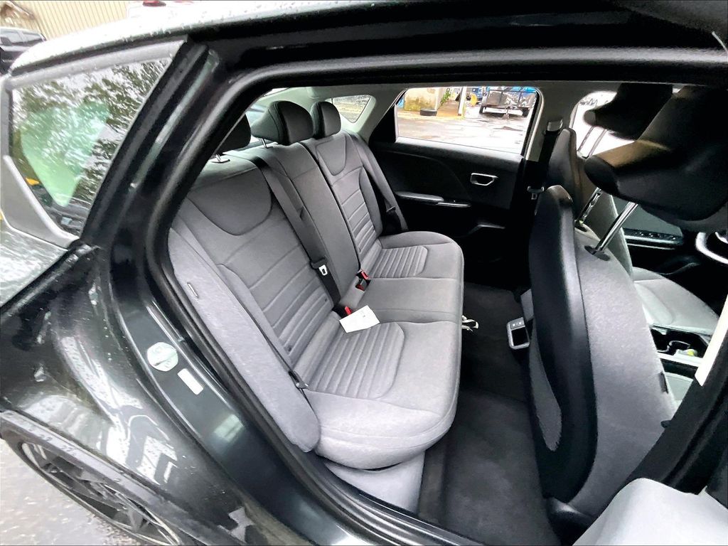 2025 Kia K4 — photo 16