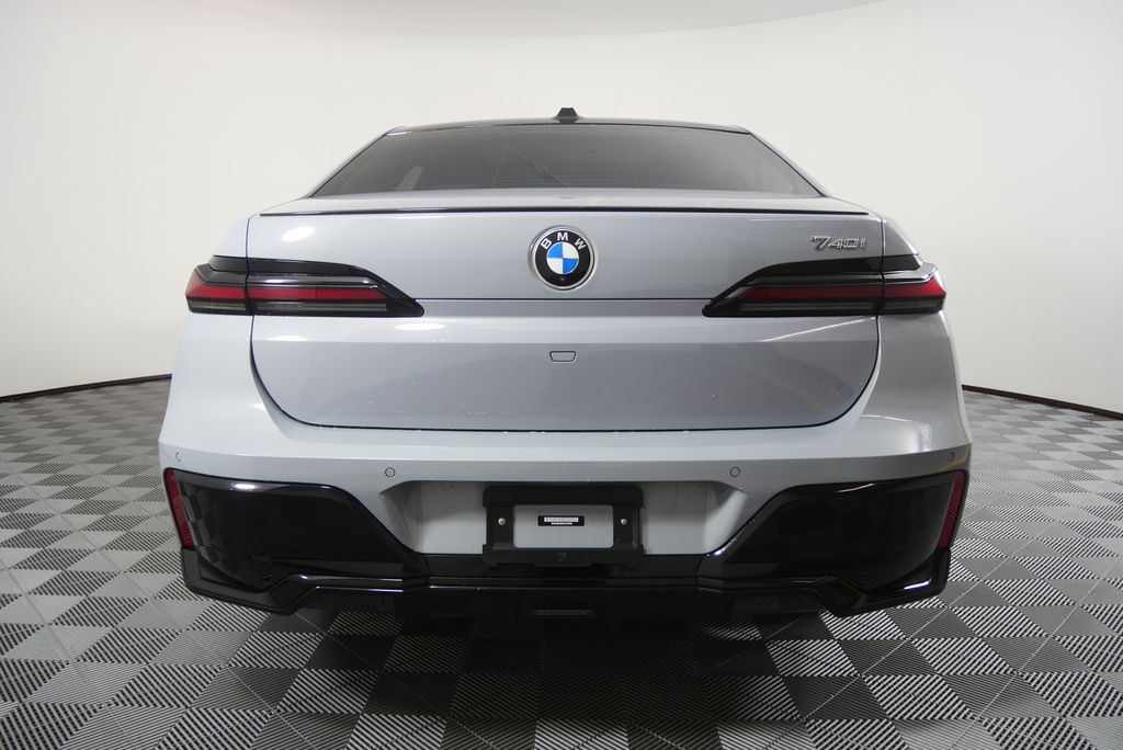 Thumbnail: 2023 BMW 7 Series - 4