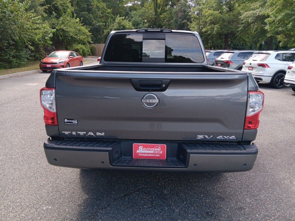 2023 Nissan Titan SV 8