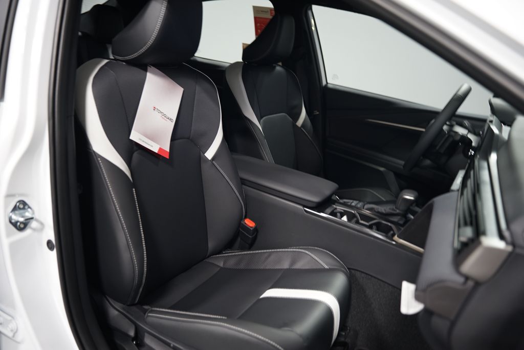 2025 Toyota Camry SE 29